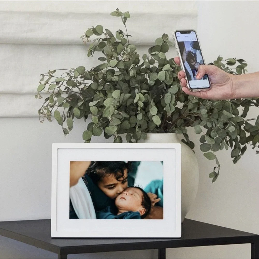 Skylight Frame WHITE 10 inch‎ Wi-Fi Digital Picture Frame NEW FACTORY SEALED